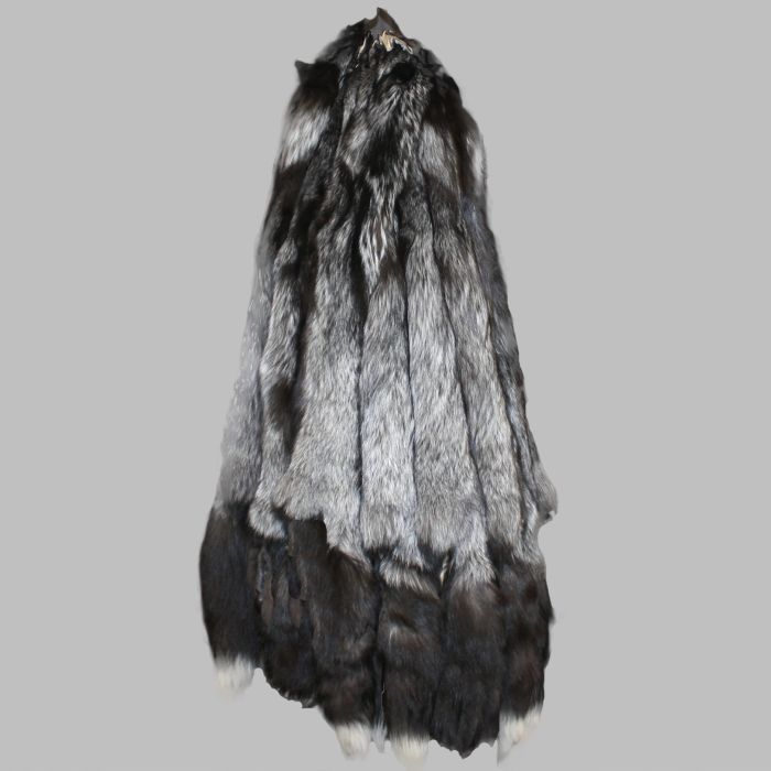 Glacier Wear - GOLD LABEL SILVER FOX FUR PELT (MEDIUM) For Sale